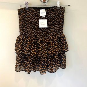 Sen black & gold star skirt with rousing. Never been worn new with tags. Size XS